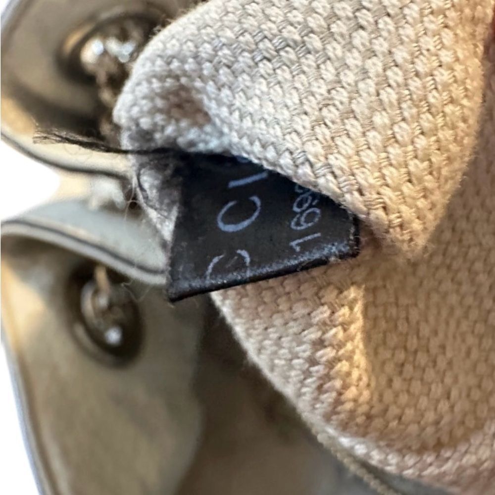 Gucci Soho White Leather Shoulder Bag with Chain Strap and Tassel - Picture 11 of 16